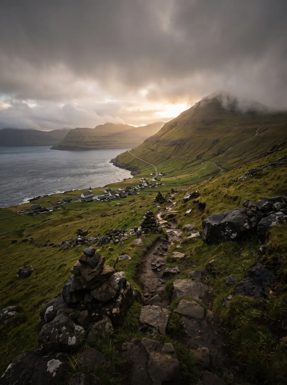 The stone-marked route up Villingardalsfjall